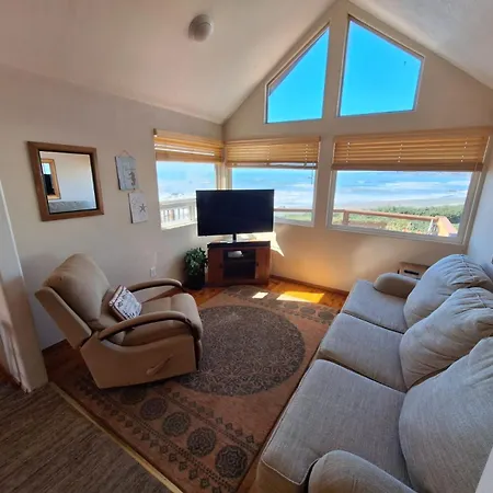 Oceanfront Cabin 3 W Jacuzzi & Impressive Views